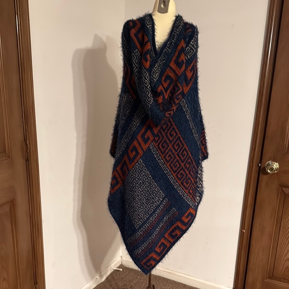 Geometric Patterned Poncho - Picture 4 of 5